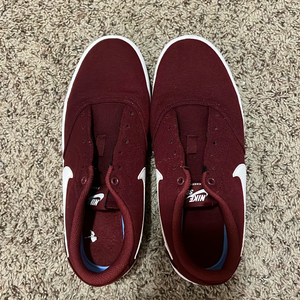 NIKE MENS shoes, size 7.5!!